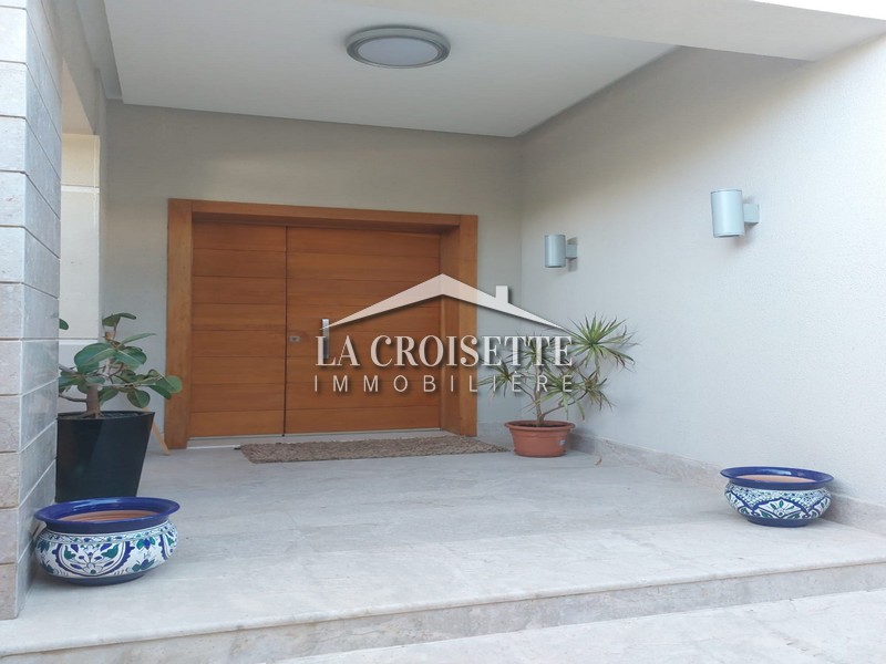 Villa S+6 avec piscine au Lac 2